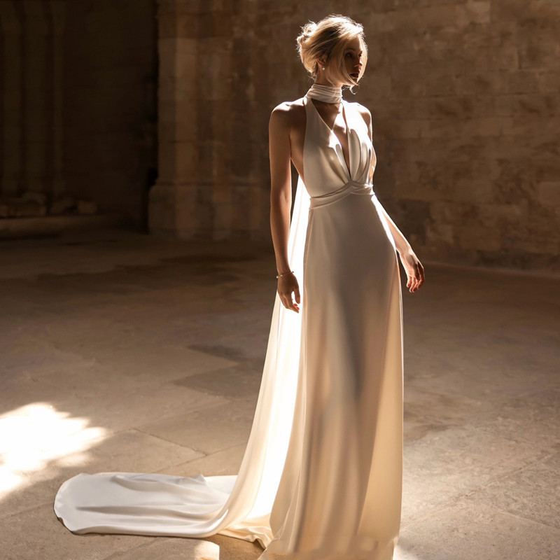 Photography Natural Lighting Basics - Halsfreies Brautkleid im französischen minimalistischen Stil