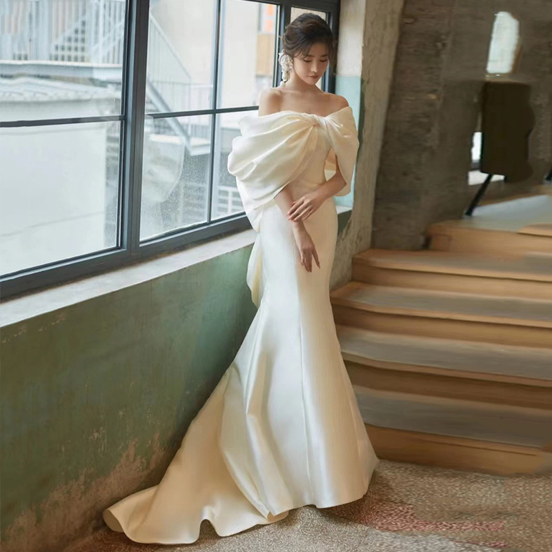 Photography Natural Lighting Basics - Französisches Leichtes Hochzeitskleid Braut-Satin Einschultrig Schmetterlingsknoten